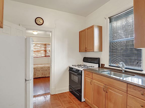 2nd image of 3924 22nd St NE