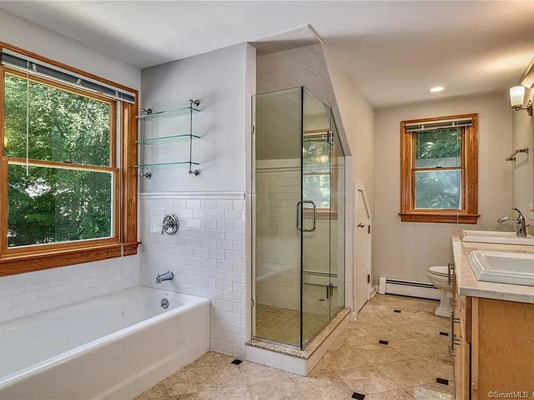 10 Fernwood Rd — Photo 13