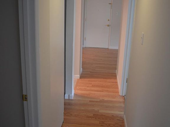 4th image of 629 Broadmoor Dr APT D