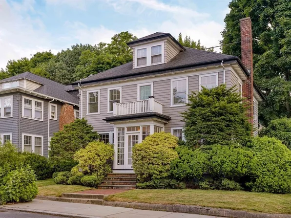 32 Castleton St, Jamaica Plain, MA 02130