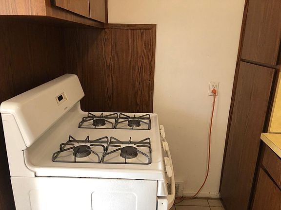 5th image of 21335 Kingsville St #107