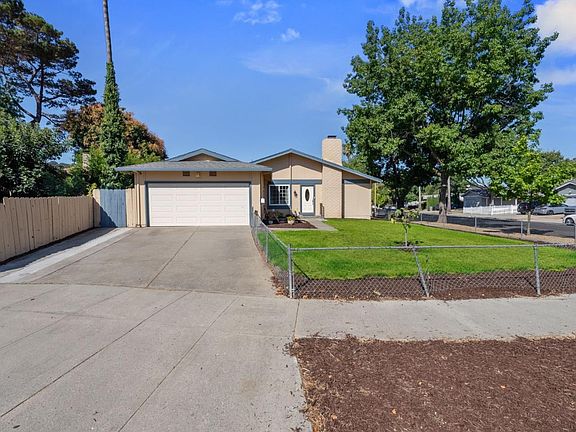 3rd image of 260 Arbor Valley Pl