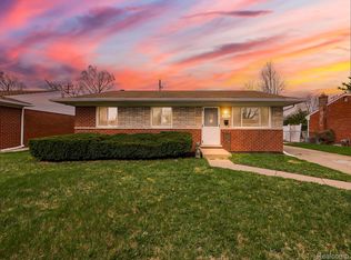 32209 Eastway St, Roseville, MI 48066