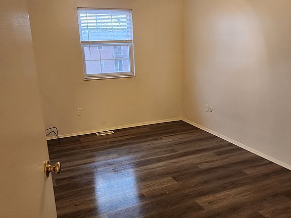 4th image of 20 Jackson Pl #L