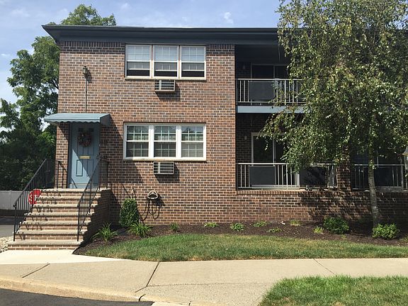 2nd image of 580 Bloomfield Ave #15A