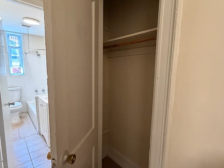 519 Sheffield Ave #2R — Photo 9