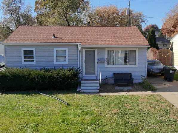 3236 S 39th St, Omaha, NE 68105