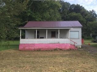 1124 4th St, Mason, WV 25260