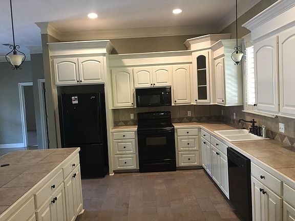 3rd image of 15 Classic Woods Dr