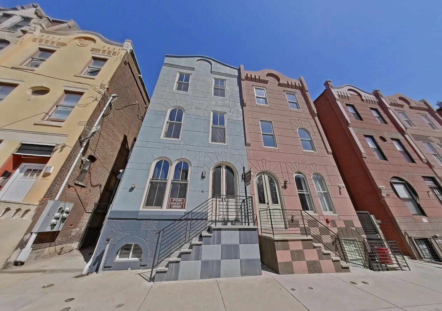 1831 W Diamond St — Photo 1
