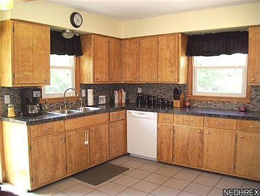 5th image of 3266 Greenbrier Dr