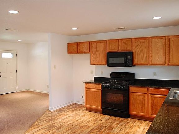 3rd image of 11312 Iris Dr
