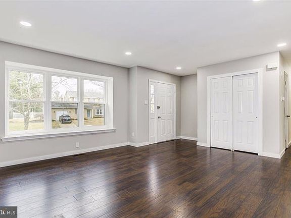 5th image of 307 Windsor Ln