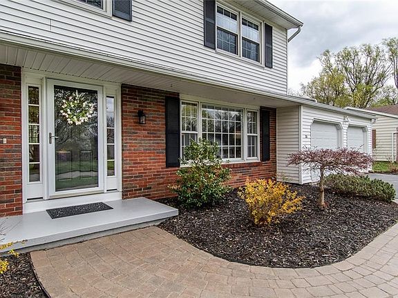 3rd image of 20 Willowview Dr