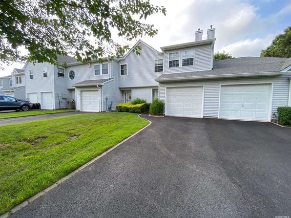 908 Sara Cir #908, Pt Jefferson Station, NY 11776