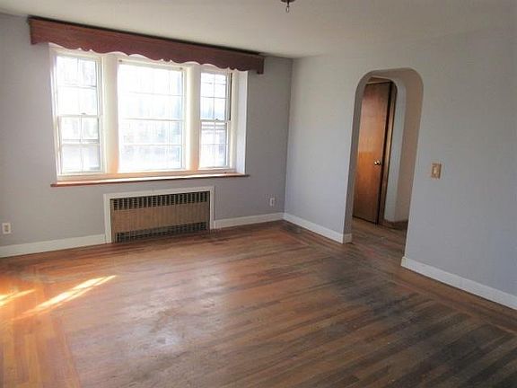 5th image of 440 Roger Williams Ave