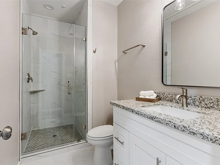 1321 E 35th St #B — Photo 13
