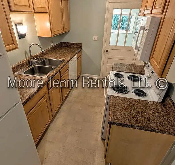 348 Browning Ave — Photo 4