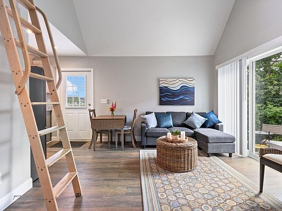 4th image of 994 Portland Road #2