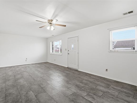 5th image of 317 Mumford Dr
