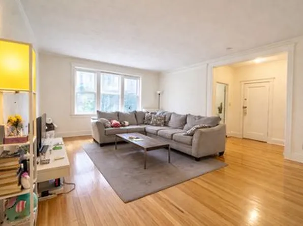 10 Alton Pl #1, Brookline, MA 02446