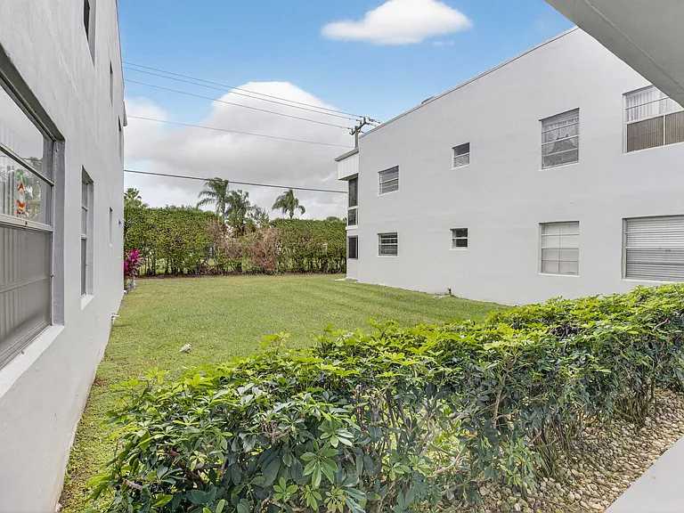 111 Normandy Ln — Photo 10