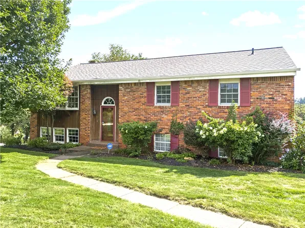 806 Longvue Dr, Houston, PA 15342