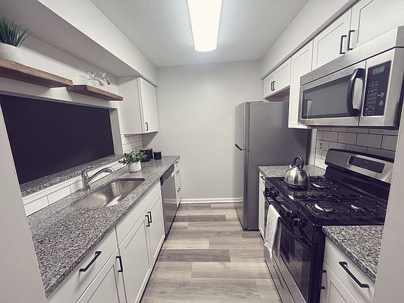 4th image of 314 Georgia Ct #13