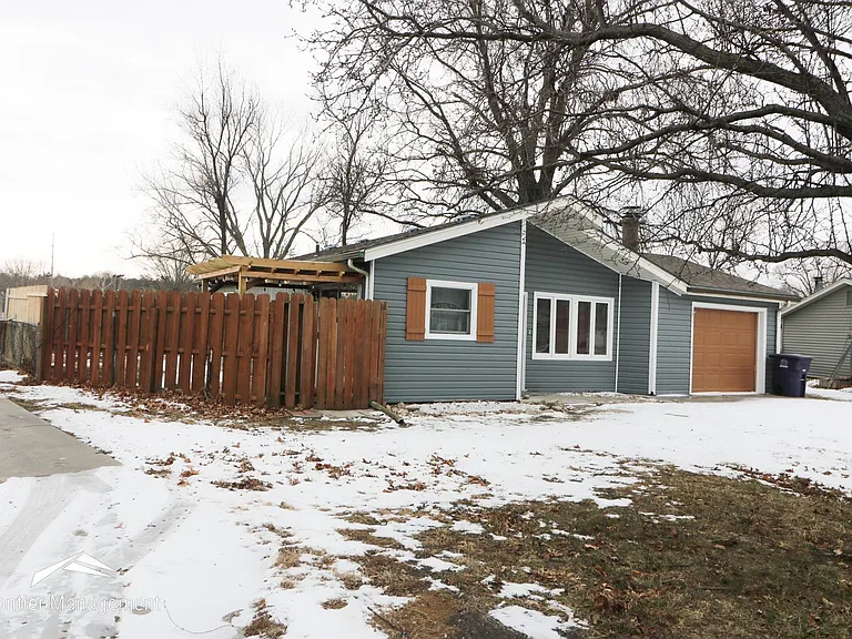 2417 Galloway Dr — Photo 2