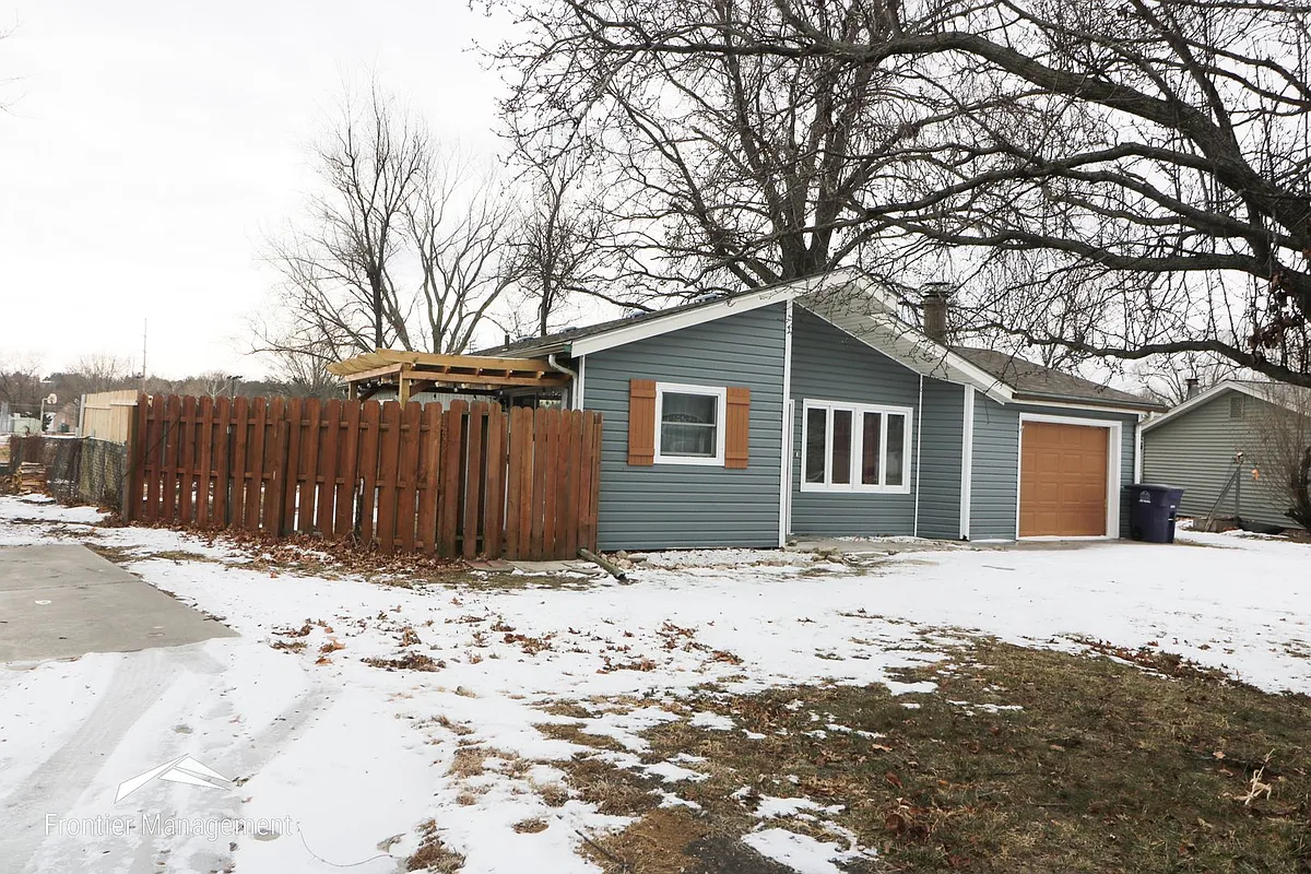 Building Photo - 2417 Galloway Dr