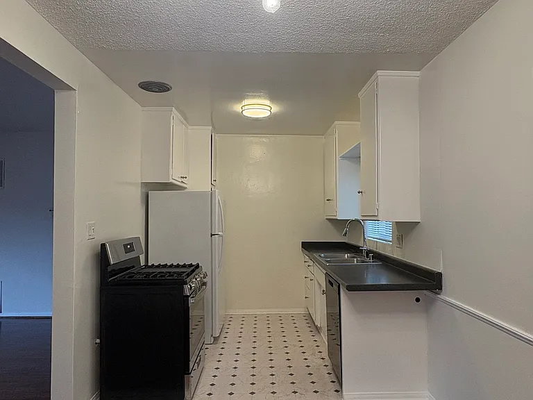 7719 Hampton Ave #17 — Photo 8