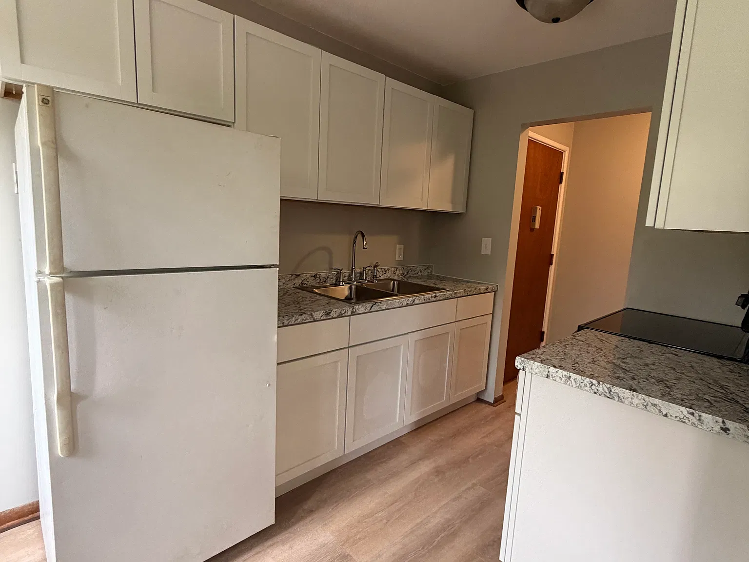 1052 Agate St — Photo 2