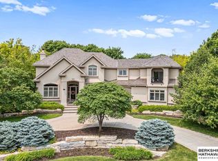 910 N 143rd Avenue Cir, Omaha, NE 68154