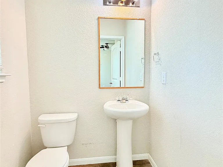 10502 Fulton Ave — Photo 15