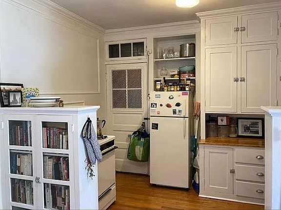 3rd image of 1502 W Chase Ave #1