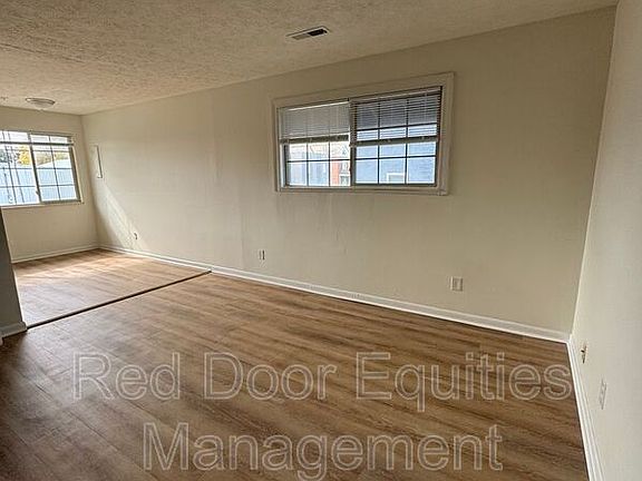 2nd image of 117 W Walnut St APT 2A