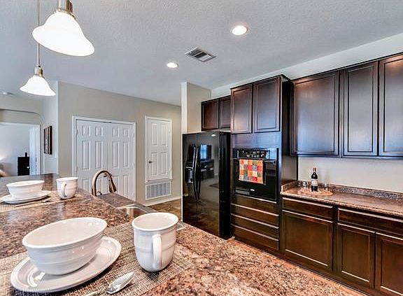 3rd image of 913 Oatmeal Dr