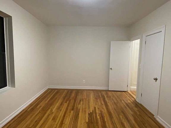 4th image of 1404 Noble Ave APT 4E