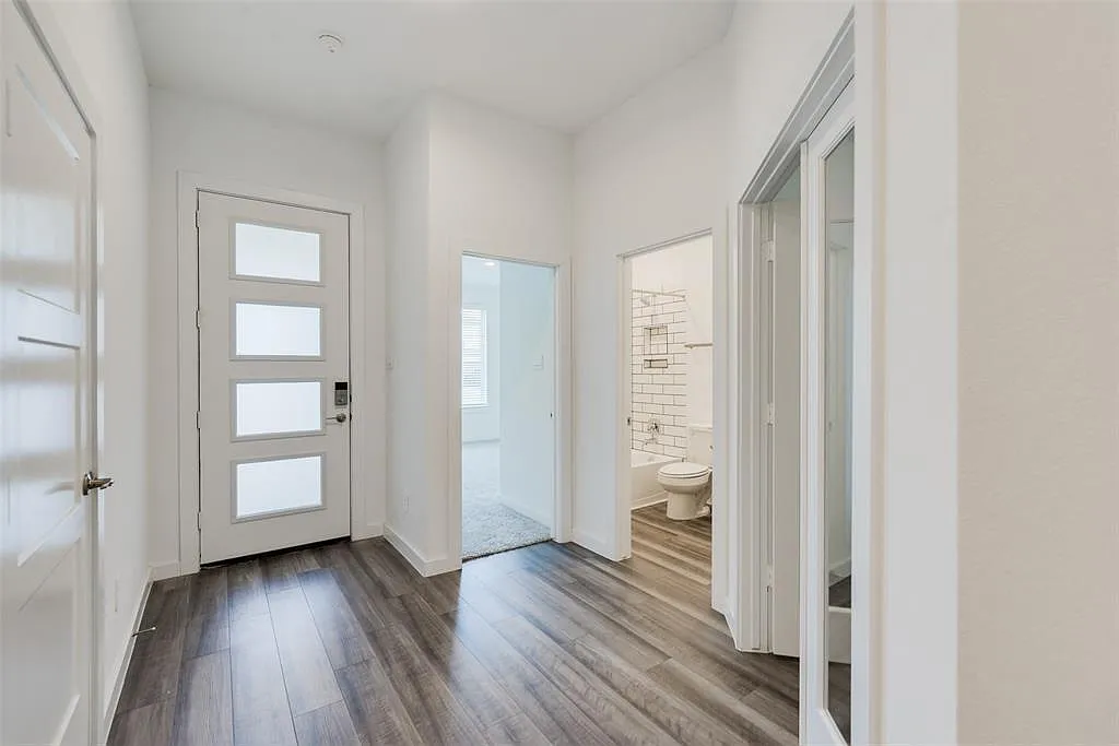 4 bed, 3.0 bath, 2250 sqft, $2,550 — Photo 3