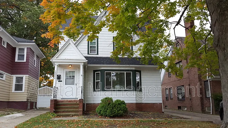 4 bed, 2.5 bath, 1813 sqft, $1,600 — Photo 1