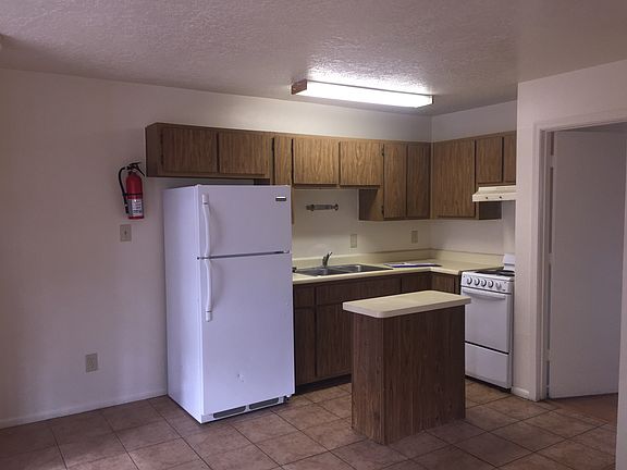5th image of 1912 Alvarado Dr NE APT C
