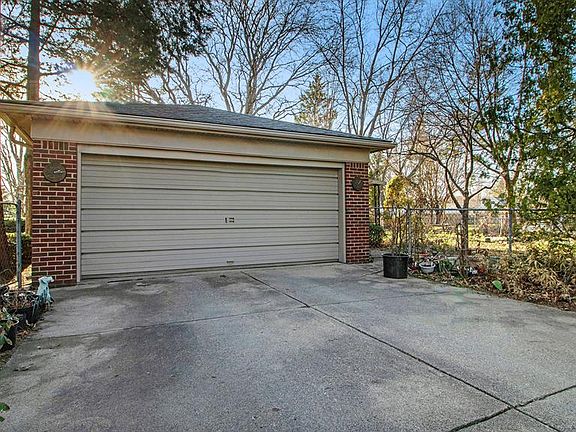 5th image of 35606 Melton St
