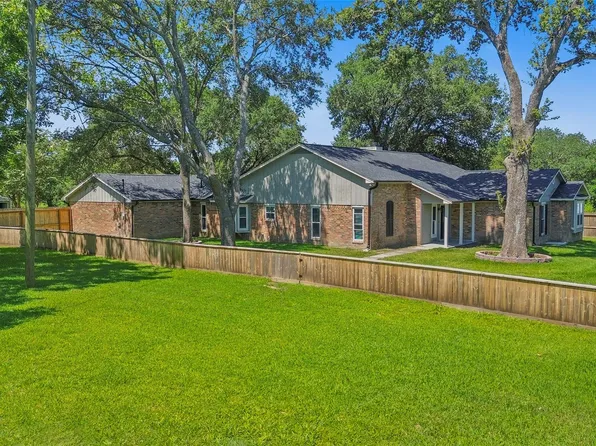 12195 Anderson Rd, Willis, TX 77318