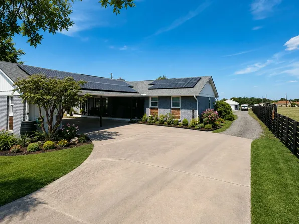 140 Family Cir, Hutto, TX 78634