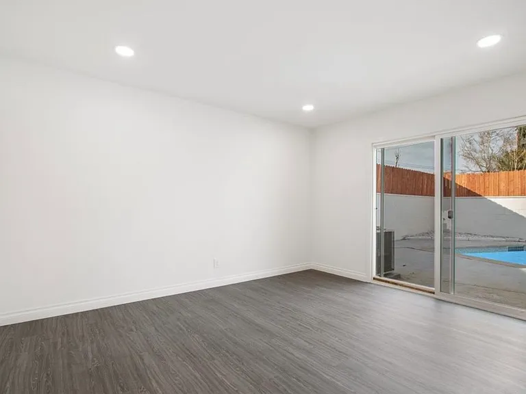 1121 W Holguin St — Photo 18