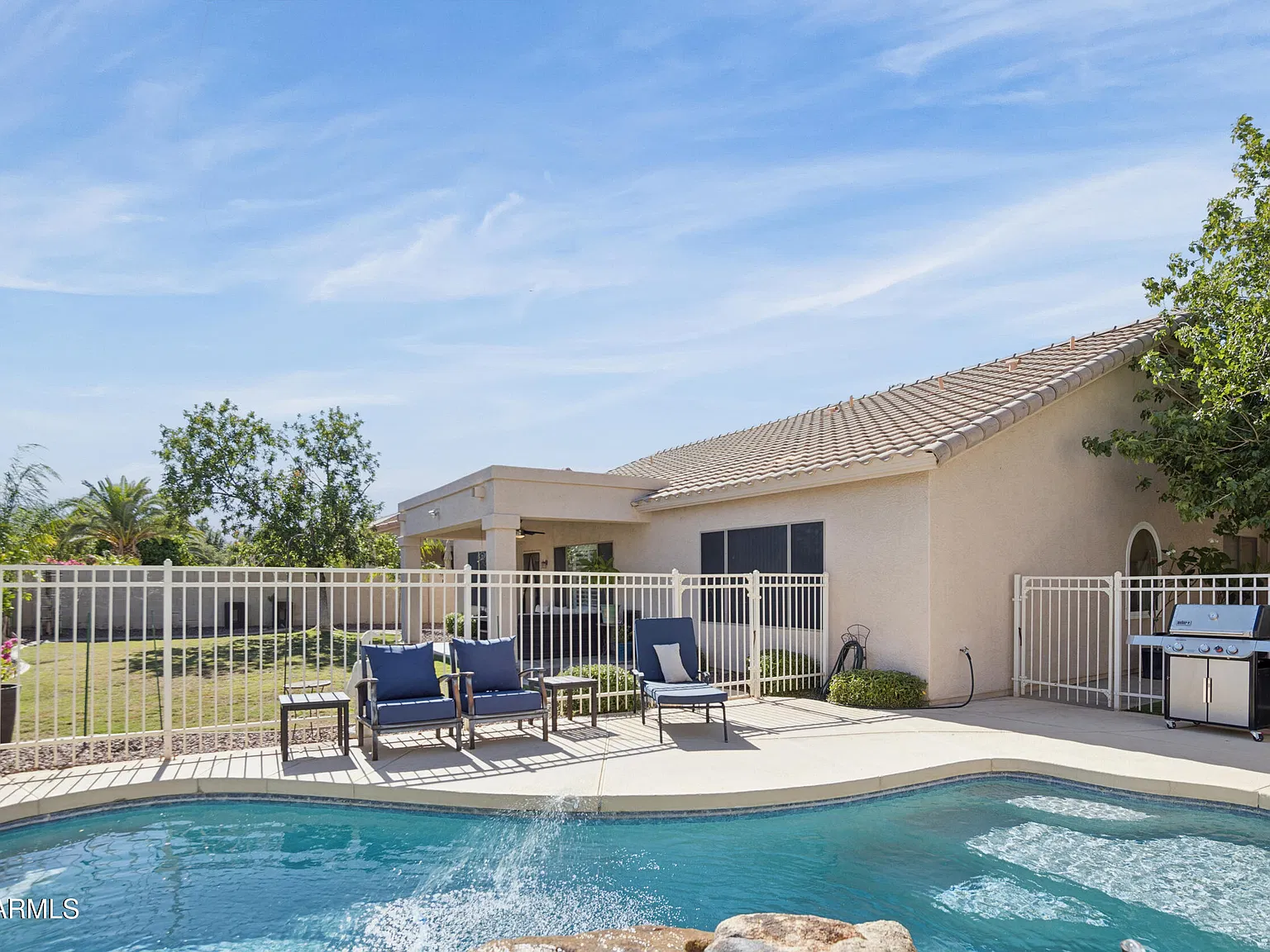 5 bed, 2.0 bath, 2484 sqft, $3,700 — Photo 4