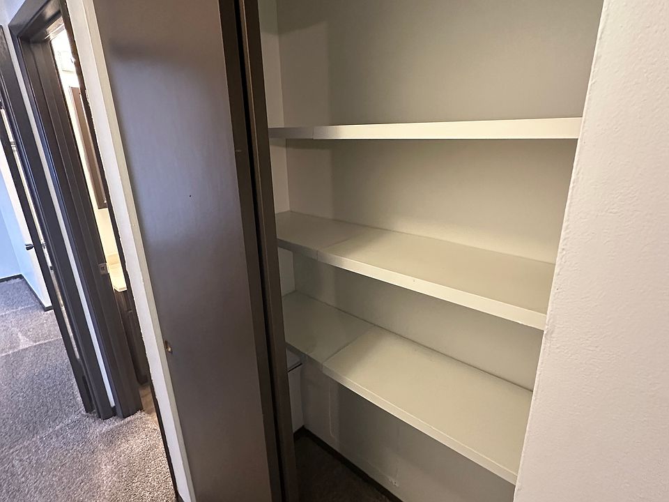 1st image of 3 Park View Dr #1-06