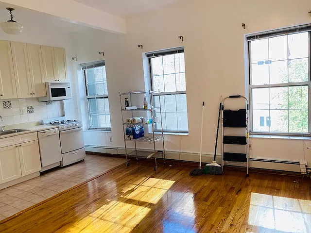 245 W 16th St #C2 — Photo 1