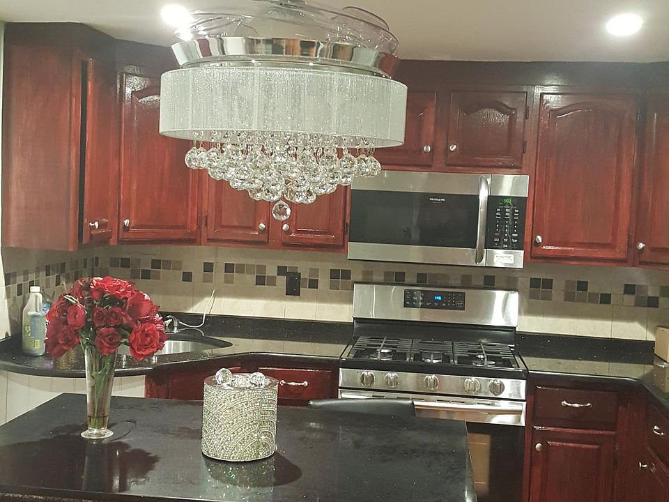 1st image of 700 1st Ave #1