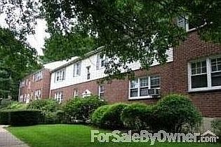 1st image of 52 Underhill Ave